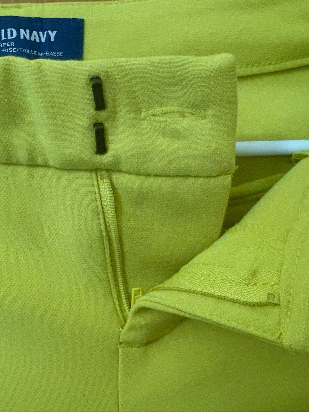 NWT Old Navy Harper Chartreuse Reg. Crop Chinos | Size 0 - Picture 4 of 8